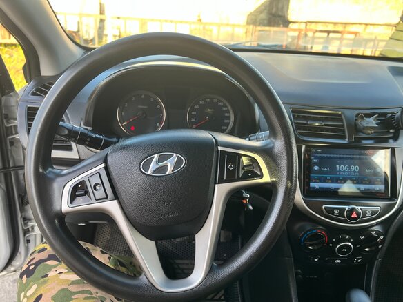 2013 Hyundai Solaris I, серебристый, 775000 рублей - вид 8