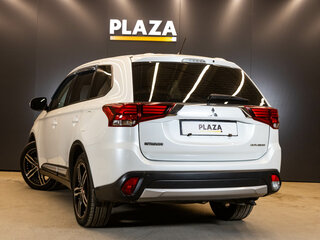 2015 Mitsubishi Outlander III Рестайлинг 2, белый, 1664000 рублей, вид 3