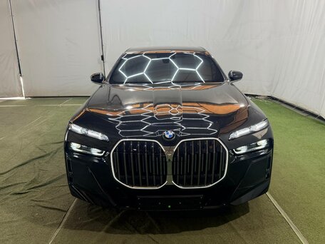 2025 BMW 7 серии 740d xDrive VII (G70), чёрный, 14190000 рублей, вид 3