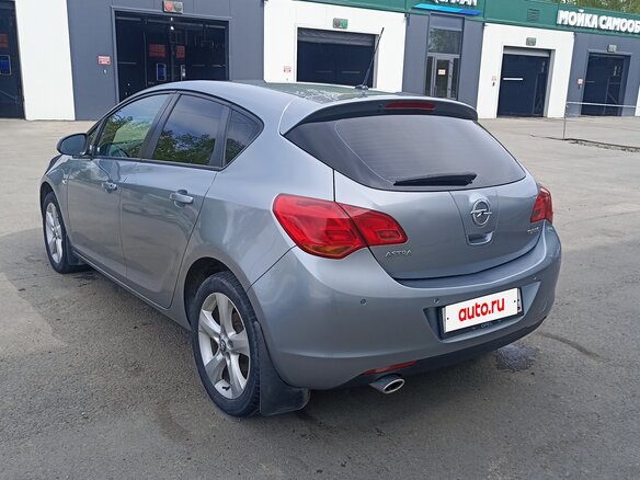 2011 Opel Astra J, серебристый, 575000 рублей - вид 3