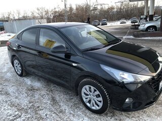 2021 Hyundai Solaris II Рестайлинг, чёрный, 1850000 рублей, вид 2