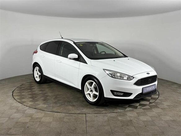 2017 Ford Focus III Рестайлинг, белый, 1025000 рублей - вид 2