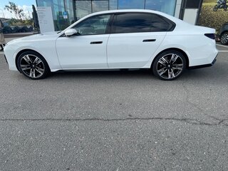 2022 BMW 7 серии 760i xDrive VII (G70), белый, 8000000 рублей, вид 5