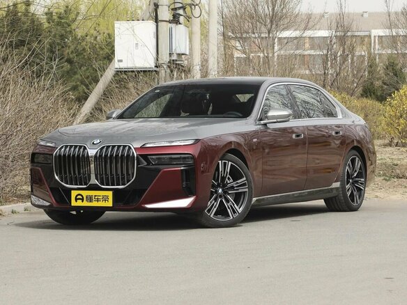 2025 BMW 7 серии 740i xDrive VII (G70), красный, 16760000 рублей