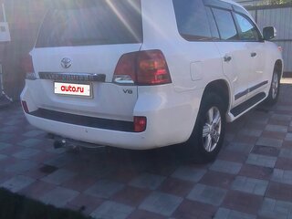 2013 Toyota Land Cruiser 200 Series Рестайлинг 1, белый, 3850000 рублей, вид 3