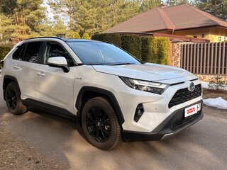 2024 Toyota RAV4 V (XA50), белый, 4700000 рублей, вид 1