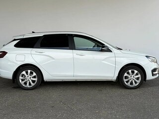 2024 Lada (ВАЗ) Vesta SW Cross I Рестайлинг (NG), белый, 1365000 рублей, вид 4