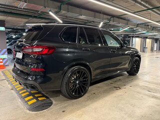2020 BMW X5 40i IV (G05/G18), чёрный, 5950000 рублей, вид 4