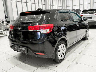 2017 Kia Rio III Рестайлинг, чёрный, 950000 рублей, вид 5