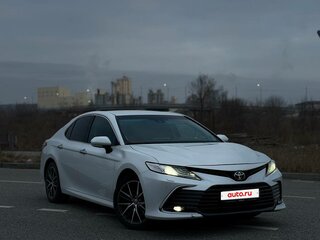 2021 Toyota Camry VIII (XV70) Рестайлинг, белый, 2890000 рублей, вид 2