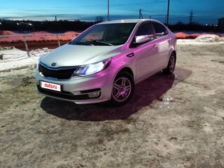 2016 Kia Rio III Рестайлинг, серебристый, 700000 рублей, вид 1