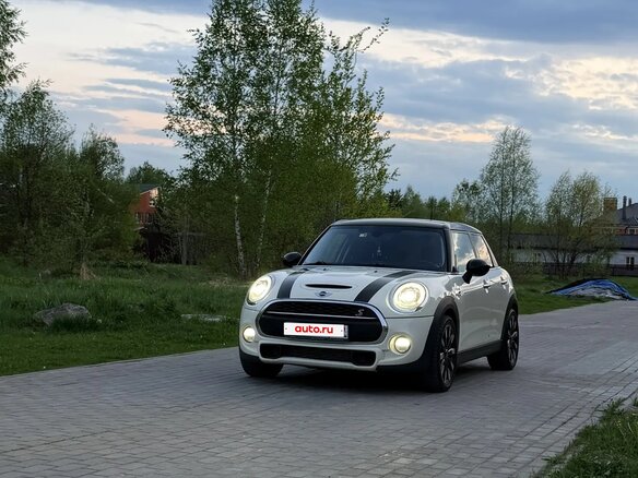 2015 Mini Hatch Cooper S III (F55/F56), белый, 1549000 рублей
