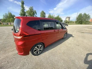 2018 Honda Freed II, красный, 1350000 рублей, вид 2