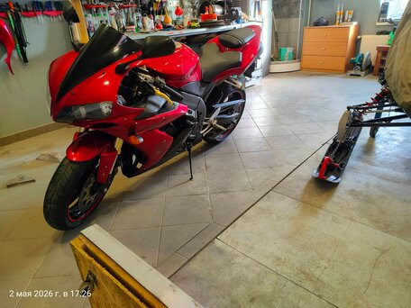 2005 Yamaha YZF-R1, красный, 700000 рублей, вид 3