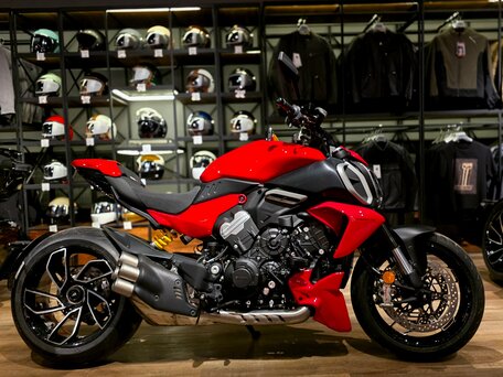 2026 Ducati Diavel V4, красный, 3290000 рублей, вид 1