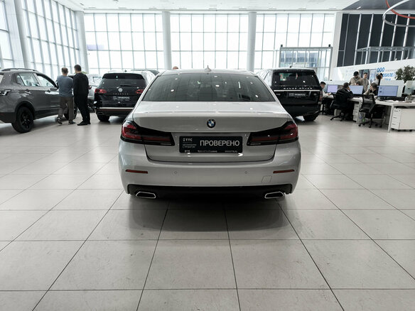 2021 BMW 5 серии 520d xDrive VII (G30/G31/G38) Рестайлинг, серебристый, 4050000 рублей - вид 5