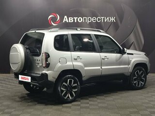 2026 Lada (ВАЗ) Niva Travel I Рестайлинг, серебристый, 1929000 рублей, вид 4