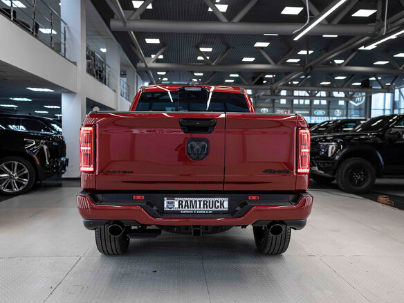 2026 Ram 1500 Crew Cab V Рестайлинг, красный - вид 7
