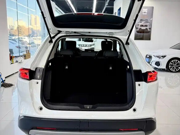 2023 Honda Vezel II, белый, 2100000 рублей - вид 12