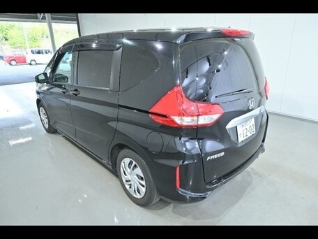 2022 Honda Freed II Рестайлинг, чёрный, 1360000 рублей, вид 4