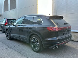 2024 Volkswagen Touareg III Рестайлинг, чёрный, 10699000 рублей, вид 4