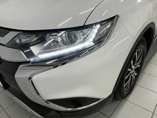 2020 Mitsubishi Outlander III Рестайлинг 3, белый, 2230000 рублей, вид 5