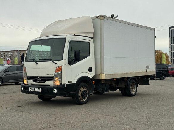 2011 Nissan Cabstar, белый - вид 2