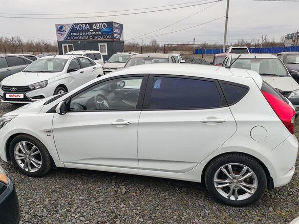 2015 Hyundai Solaris I Рестайлинг, белый - вид 3