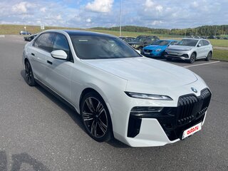 2022 BMW 7 серии 760i xDrive VII (G70), белый, 8000000 рублей, вид 3