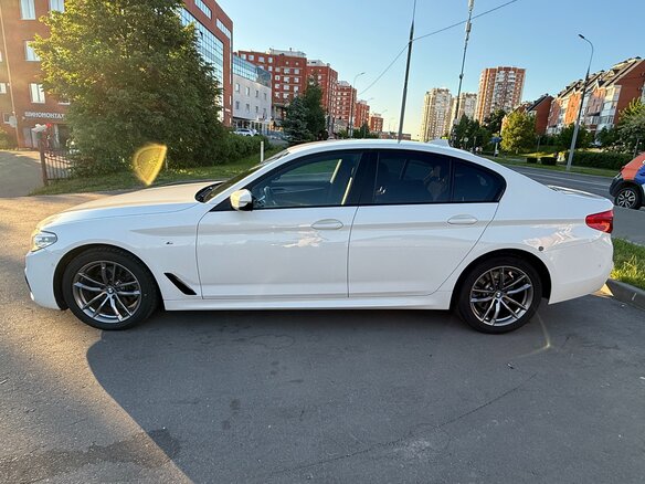 2020 BMW 5 серии 520d xDrive VII (G30/G31/G38), белый, 3100000 рублей - вид 6
