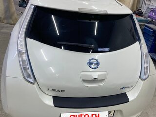 2013 Nissan Leaf (EM57) I (ZE0/AZE0), белый, 1000000 рублей, вид 1