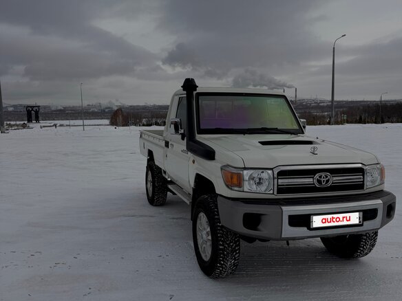 2017 Toyota Land Cruiser 79 70 Series Рестайлинг 1, белый, 6700000 рублей