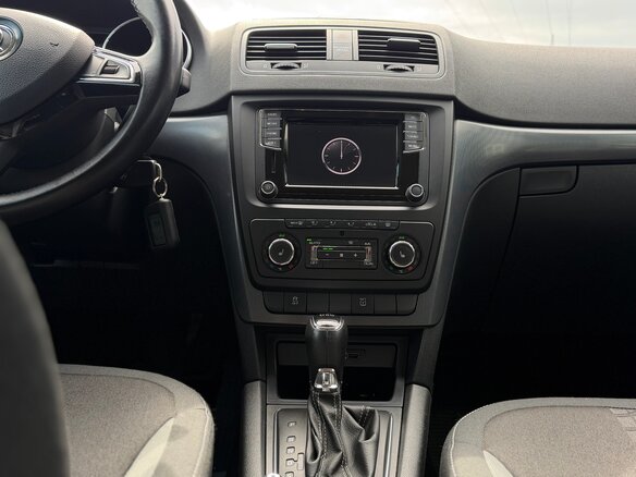 2015 Skoda Yeti I Рестайлинг, серебристый - вид 9