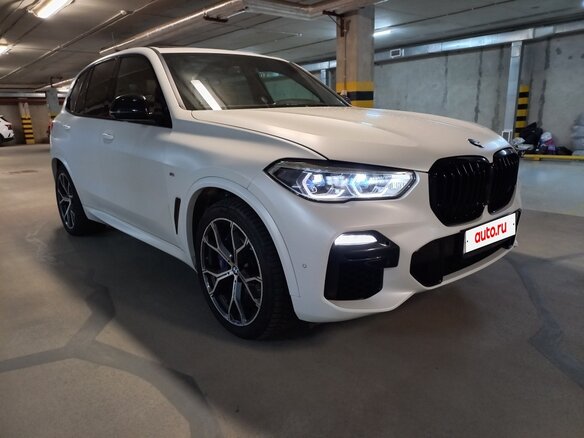 2018 BMW X5 M50d IV (G05/G18), белый, 6100000 рублей - вид 3