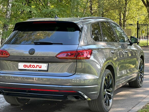 2019 Volkswagen Touareg III, серый, 6750000 рублей - вид 8