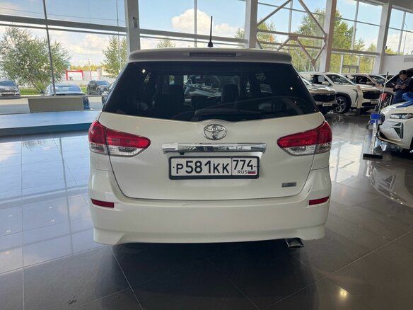 2010 Toyota Wish II, белый - вид 4
