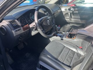 2007 Volkswagen Touareg I Рестайлинг, чёрный, 600000 рублей, вид 5