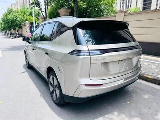2024 Aion Y Plus 51.9 kWh, серебристый, 1310000 рублей, вид 4