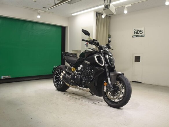 2023 Ducati Diavel V4, чёрный, 1890000 рублей - вид 2