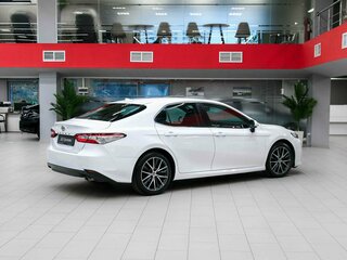 2020 Toyota Camry VIII (XV70), белый, 1850000 рублей, вид 2