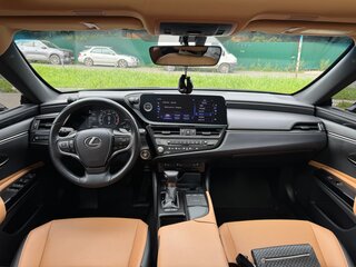 2021 Lexus ES 250 VII Рестайлинг, чёрный, 4350000 рублей, вид 5