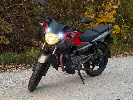 2020 Bajaj Pulsar NS 125, красный, 105000 рублей, вид 1