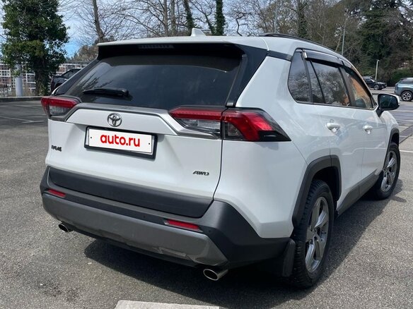 2019 Toyota RAV4 V (XA50), белый, 3200000 рублей - вид 3