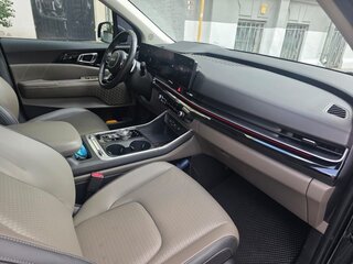 2024 Kia Carnival IV Рестайлинг, чёрный, 5900000 рублей, вид 2