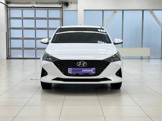 2021 Hyundai Solaris II Рестайлинг, белый, 1745000 рублей, вид 2