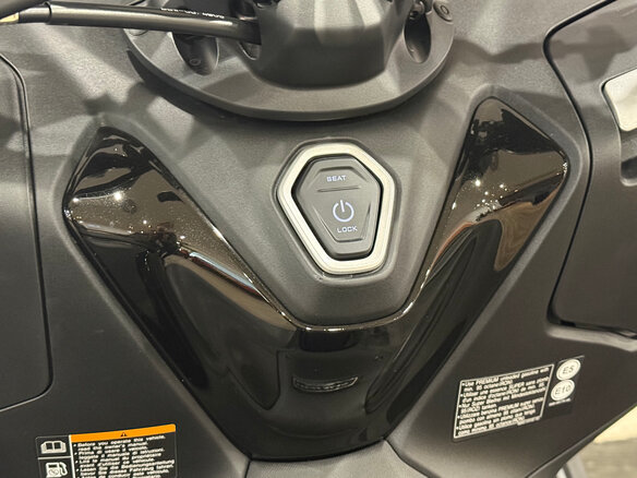2026 Yamaha TMAX, пурпурный, 1770000 рублей - вид 6