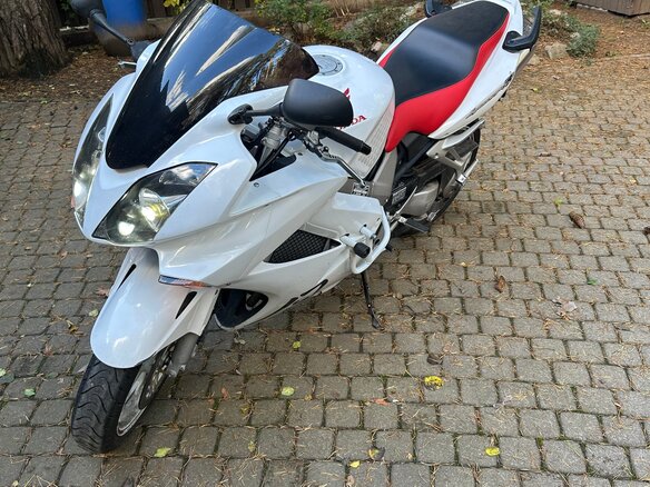 2005 Honda VFR 800, белый, 300000 рублей - вид 4