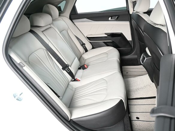 2025 Kia K5 III Рестайлинг, белый, 4449000 рублей - вид 6