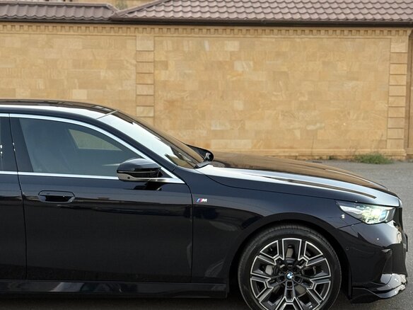 2025 BMW 5 серии Long 530Li VIII (G60/G61/G68), синий, 7700000 рублей - вид 5