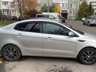 2013 Kia Rio 4-speed III, серебристый, 780000 рублей, вид 3